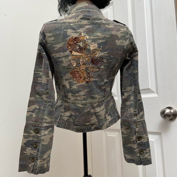 Sirens girls camouflage embroidery detailing zipper front jacket. Size S. Used. - Picture 6 of 14